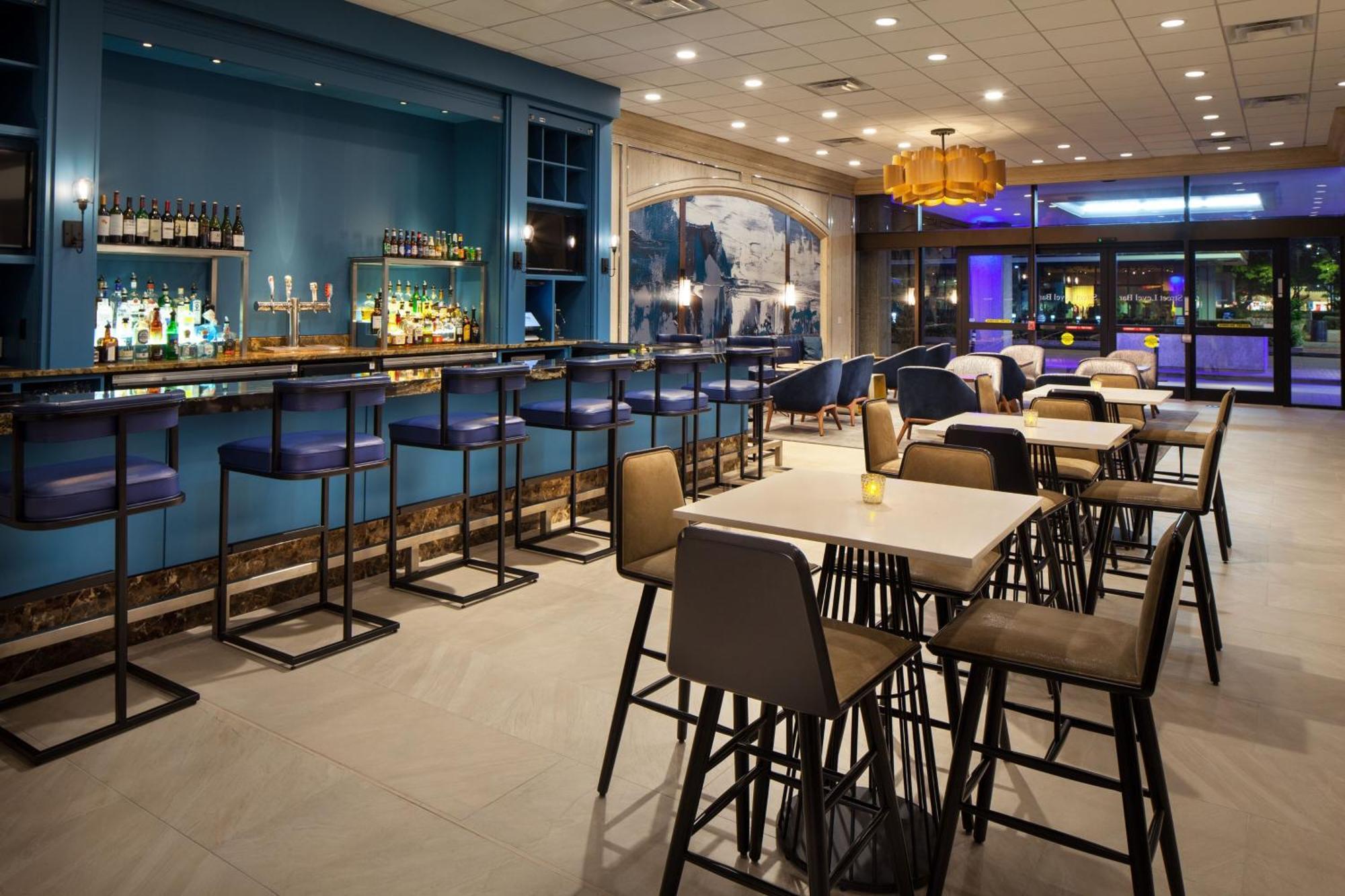 The Westin Oaks Houston At The Galleria Exterior photo