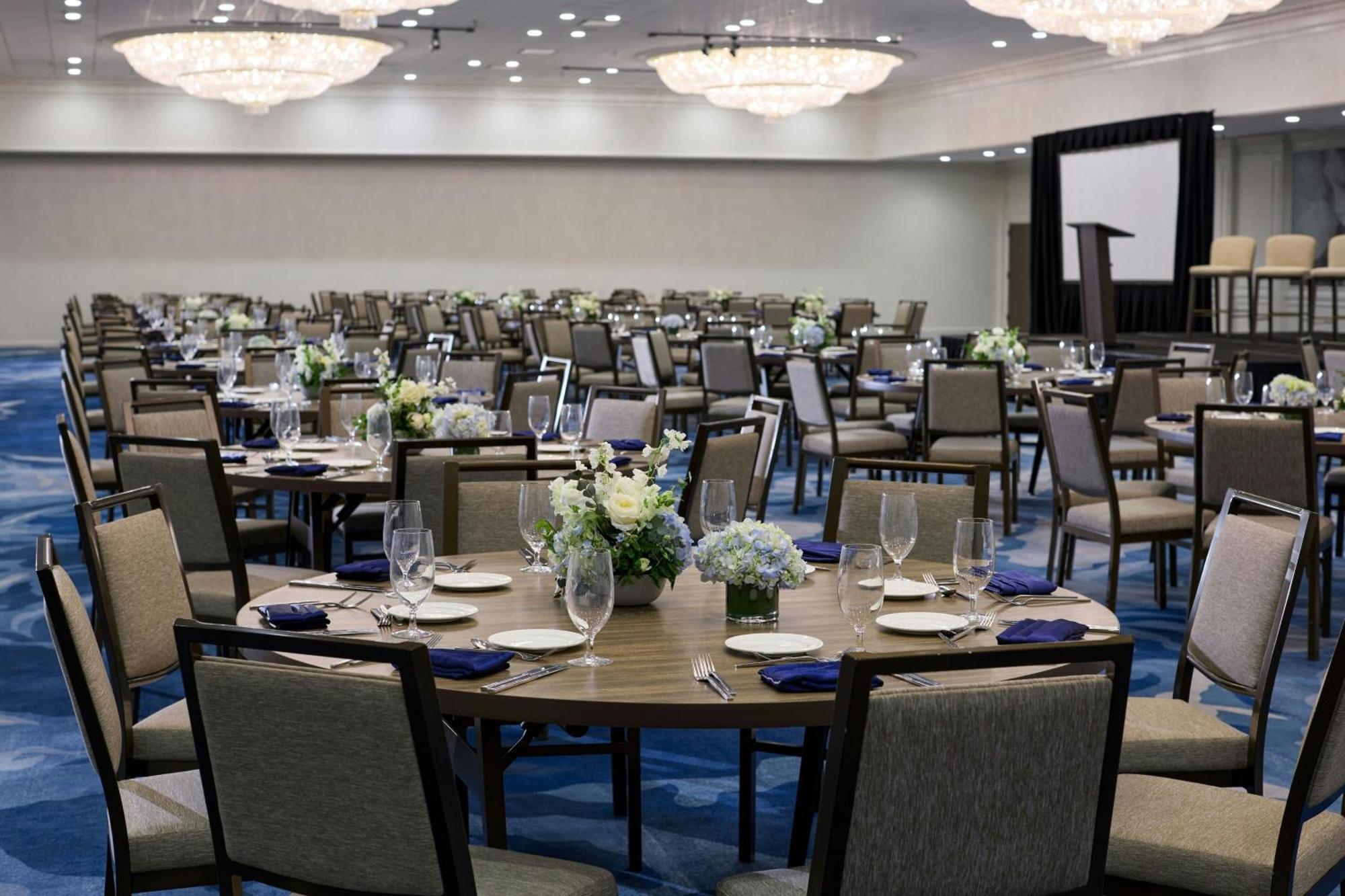 The Westin Oaks Houston At The Galleria Exterior photo